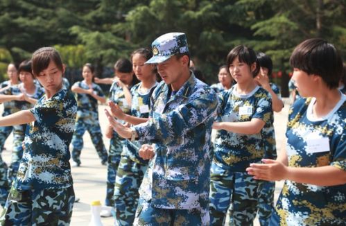 大一新生军训时, 教官 都是些什么人 很多同学或许都猜错了