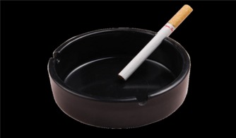 烟灰缸烟头图片
