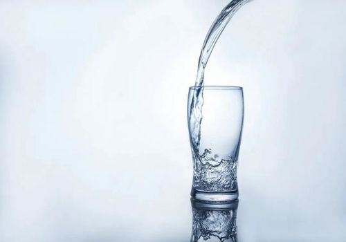 隔夜的水到底能不能饮用 怎样喝水更健康 这一次都给你解释清楚