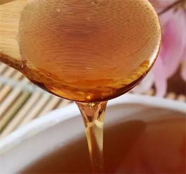 喝蜂蜜水有什么好处喝多了会不会长胖(喝蜂蜜水对身体有什么影响)