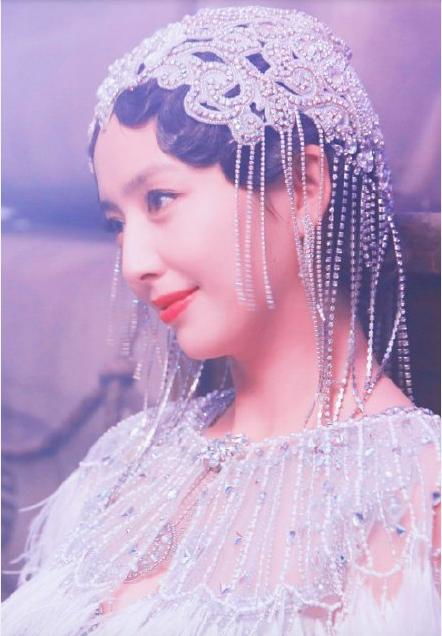 佟丽娅的一波旧照,穿新疆民族服装的她太像异域公主了