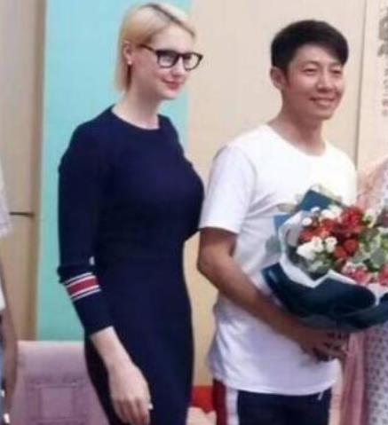 即刘烨老婆之后,撒贝宁老婆也崩塌了,严重发福颜值断崖