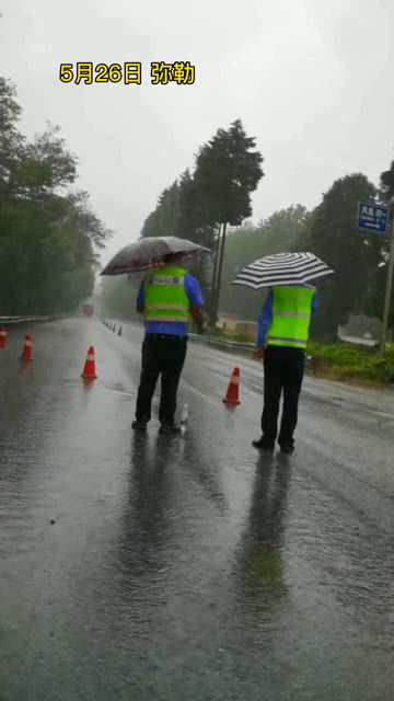 雨天路滑,注意安全 