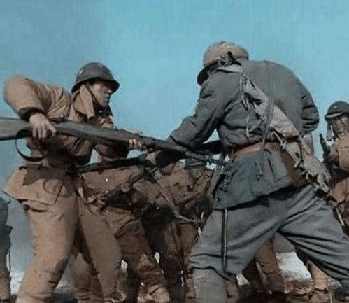 二战,日本人拼刺刀的时候为什么退掉枪里的子弹 跟武士道无关