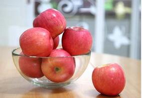 老人多吃苹果好处多 老人吃水果3大原则