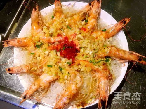 蒜蓉粉丝虾：一道迷人的海鲜盛宴，让你的味蕾狂欢！