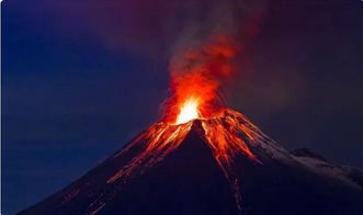 夏威夷火山大爆发 熔岩溅射街道,万人撤离 