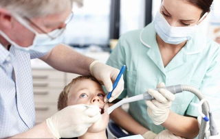 牙医总是劝说要定期洗牙，真的有必要吗