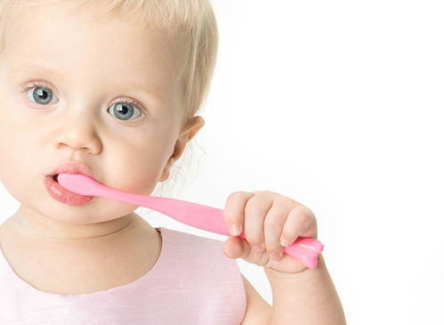 宝宝不配合刷牙,一嘴烂牙影响美观和发育,5个实用方法帮你搞定