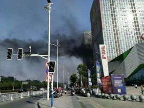 刚刚,南通万达广场三楼屋顶起火,浓烟滚滚 消防发布火情速递