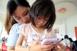 妈妈跪求女儿不要买手机,孩子的表现让人愤怒 