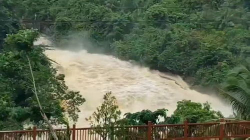 暴雨过后的洪水横流, 