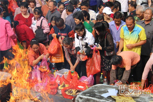 拜祭先祖,弘扬文明祭拜,不烧炮仗,已经得到认同 