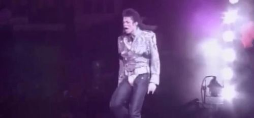 杰克逊的演唱会上为什么有人晕?,杰克逊的演唱会上为什么有人晕过去?