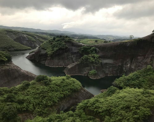 乐山周边有什么好玩的地方 (乐山好玩的地方有哪些)