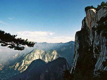 华山旅游景点,标题：华山旅游攻略：探索自然之美与历史文化