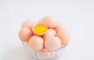 早上两个煮鸡蛋,晚上两个煎鸡蛋不会胆固醇超标吧 