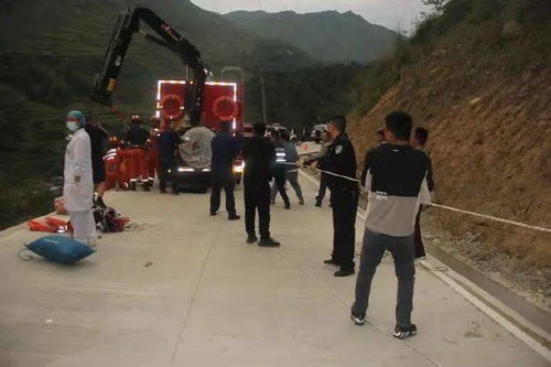 凉山一客车冲出道路坠落山沟 造成1人死亡,3人受伤......