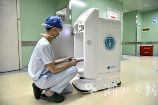 机器配送员 大白 正式成为手术室一员 一台顶四人工作量