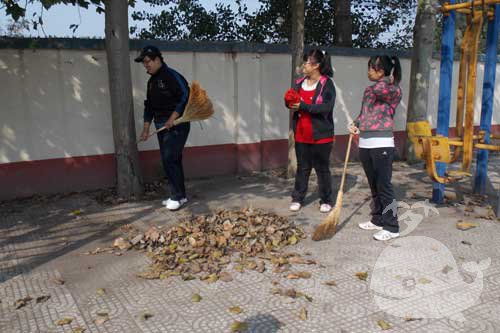 梦见帮别人扫地是什么意思