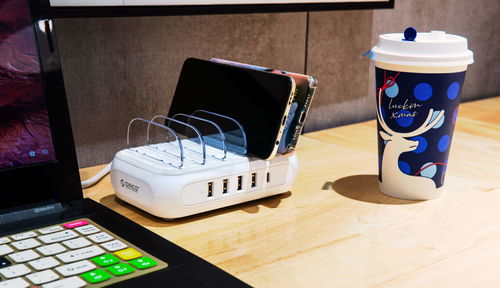 告别杂乱的桌面,奥睿科桌面式充电器体验 多设备同时充电收纳