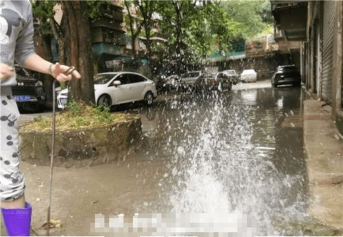 太崩溃了 贵阳这个小区的居民,只要下雨就心慌,因为...