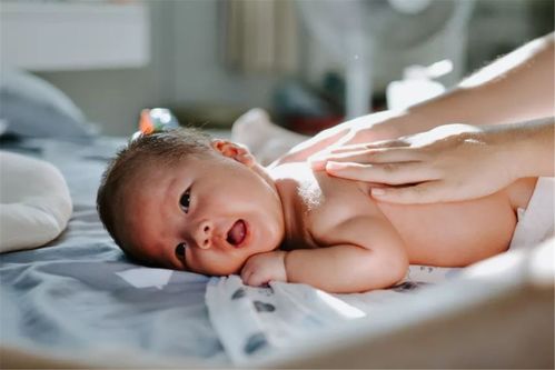 婴儿抚触的最佳时间是,给小儿按摩,什么时间最好的选择