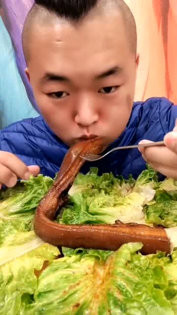 喜欢看我吃肥肉的样子吗,哈哈 