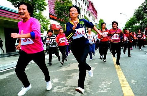 宣恩县400名老人参加健身长跑比赛 