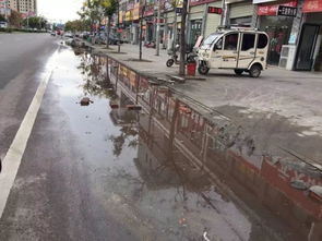 夏邑不下雨这条路上也这么多臭水,咋回事