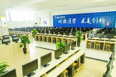 重庆新华电脑技工学校,震撼！这所技工学校将改变你的未来！