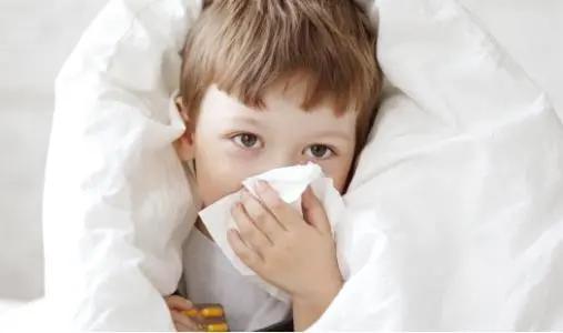 流鼻涕不一定是感冒,清鼻涕 浓鼻涕 暗示孩子不同疾病,最后一种最严重
