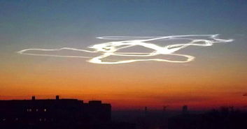神秘轨迹惊现俄罗斯西伯利亚天空 居民猜测UFO光临 
