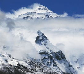 珠穆朗玛峰是什么板块和什么板块碰撞形成的?