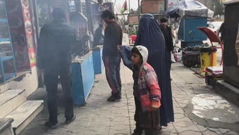 阿富汗有很多儿童,但没有童年 