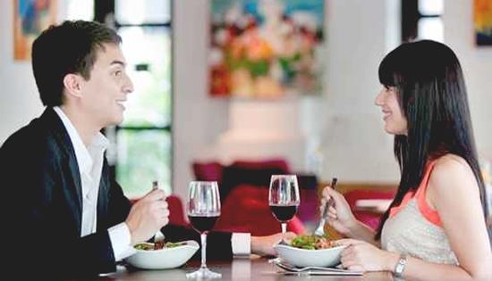 双方第一次在约会吃饭的时候,女生买单意味着什么