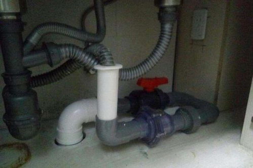 楼上住户厨房反水,怪我家下水管安装止回阀 水电师傅 没啥联系