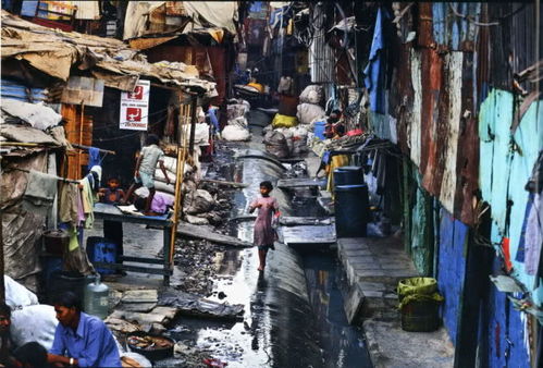 印度最大贫民窟,仅2平方公里却挤上百万人,连排水供电都成问题