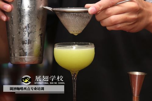 女生学调酒师要学多久,三十岁了还可以学调酒师吗，学的话大概要多久