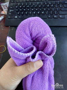 怎样用毛巾折出小兔