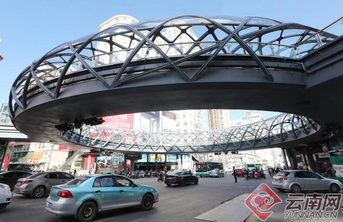 高清组图 昆明首座环型天桥通行 市民说它是 巨型甜甜圈
