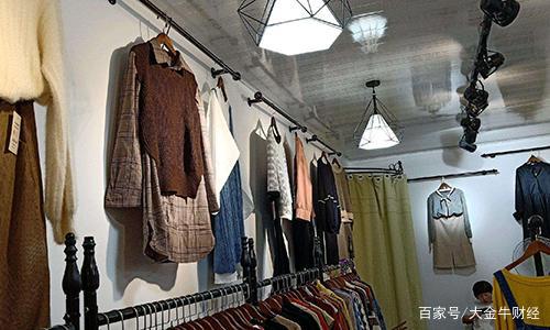 实体店的 用途 变了 服装店老板 试完衣服就走,转手就网购