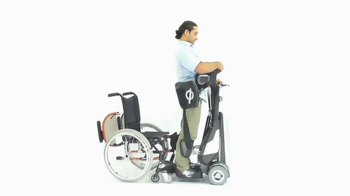 国外发明让残疾人站起来的轮椅,站上去立刻行动自如,太实用了 