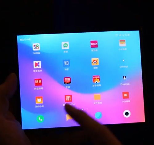 小米折叠屏手机体验视频曝光,采用三段式折叠和MIUI10系统