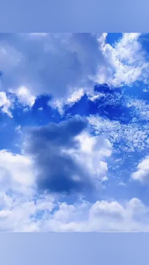 今天的云很好看,想拍给你看,却想到我们很久不联系了,突然觉得云也不好看了 治愈系 蓝天白云定会如期而至 文案 