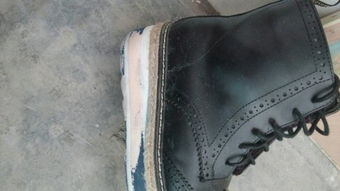 鞋子边上的颜色掉了怎么解决 一只掉色一只不掉 这样还有解决的办法吗