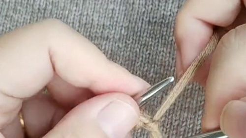 编织平针不卷边的起针教程,很简单的方法,又学了一招 