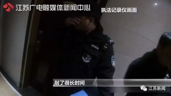 醉酒女在家干这事 醒来看见满屋陌生人屋子里黑烟滚滚锅都烧烂了