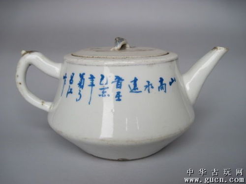 蓝料彩人物山水茶壶