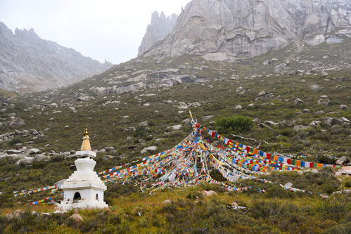 一座神山在两省竟有不同名字,雪山与圣湖遥相呼应,风景让人震撼